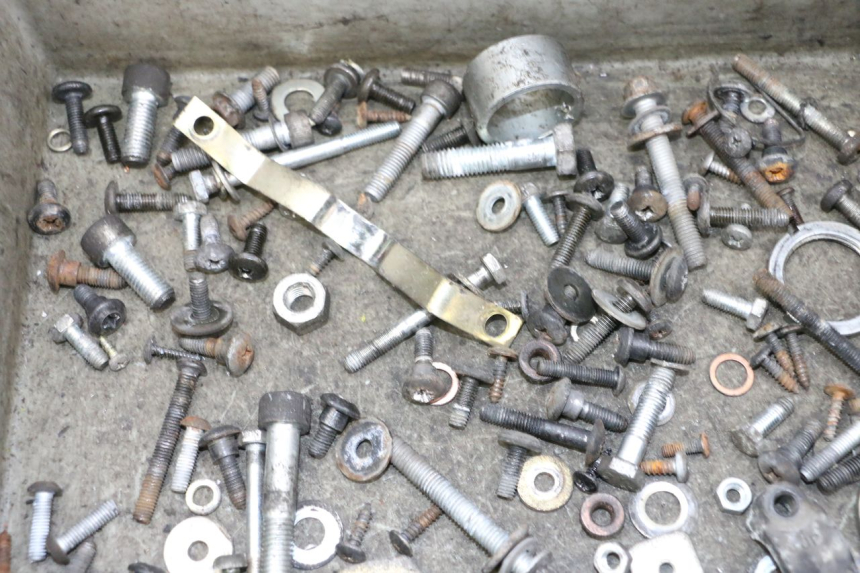 photo de BOLSA DE TORNILLERÍA TORNILLO PIAGGIO X8 125 (2004 - 2007) - Zoom estado de uso