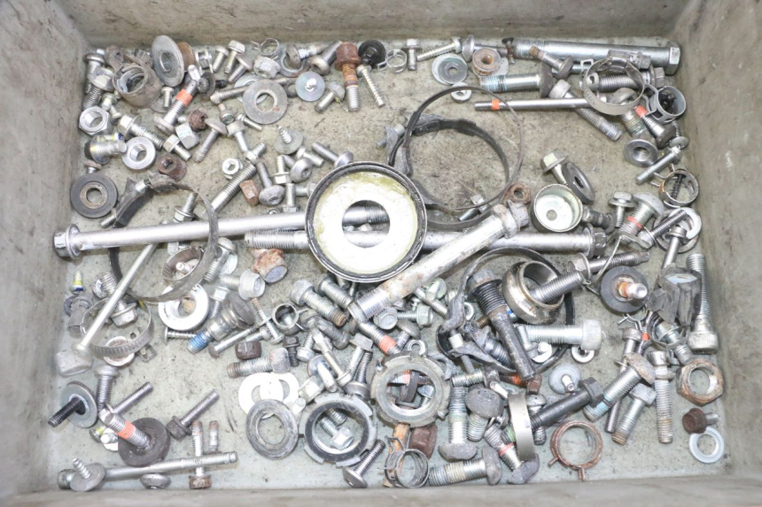 photo de TORNILLOS YAMAHA XJ6 ABS 600 (2008 - 2016)
