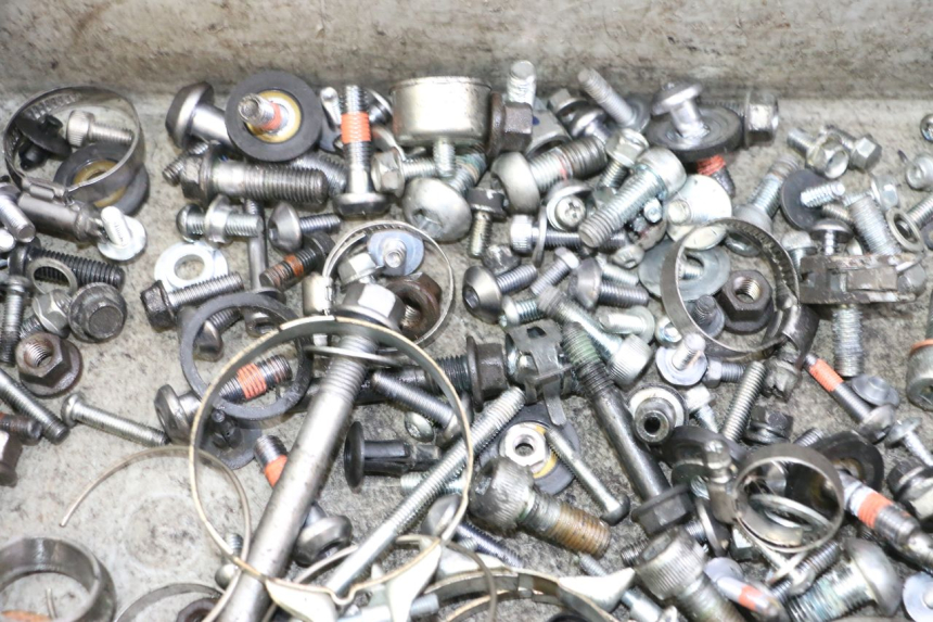 photo de TORNILLOS YAMAHA XJ6 ABS 600 (2008 - 2016)