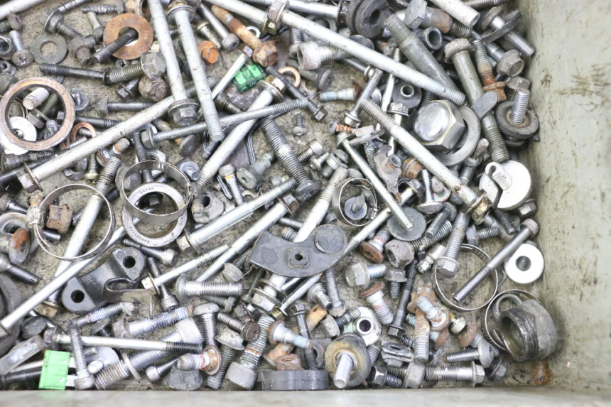 photo de TORNILLOS YAMAHA FZ6 FAZER S2 600 (2007 - 2011)