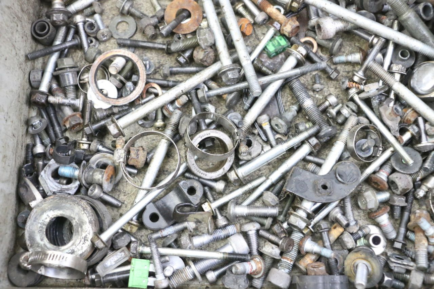 photo de TORNILLOS YAMAHA FZ6 FAZER S2 600 (2007 - 2011)