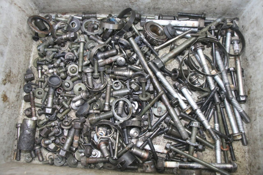 photo de TORNILLOS YAMAHA FZS FAZER 600 (2001 - 2003)