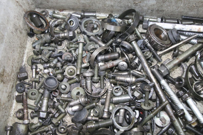 photo de TORNILLOS YAMAHA FZS FAZER 600 (2001 - 2003)