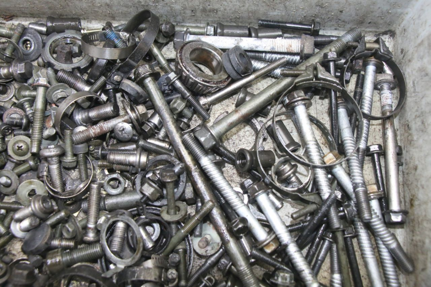 photo de TORNILLOS YAMAHA FZS FAZER 600 (2001 - 2003)