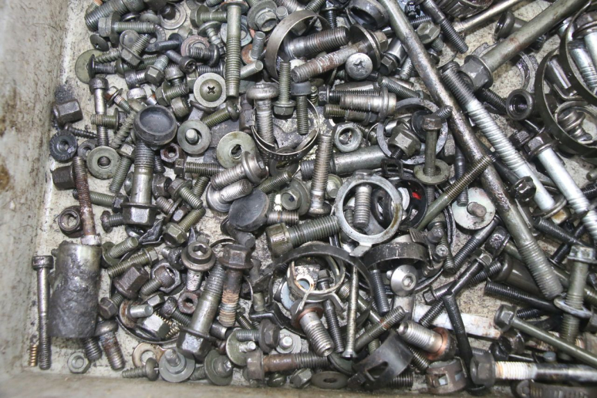 photo de TORNILLOS YAMAHA FZS FAZER 600 (2001 - 2003)