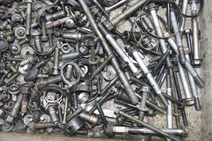 photo de TORNILLOS YAMAHA FZS FAZER 600 (2001 - 2003)