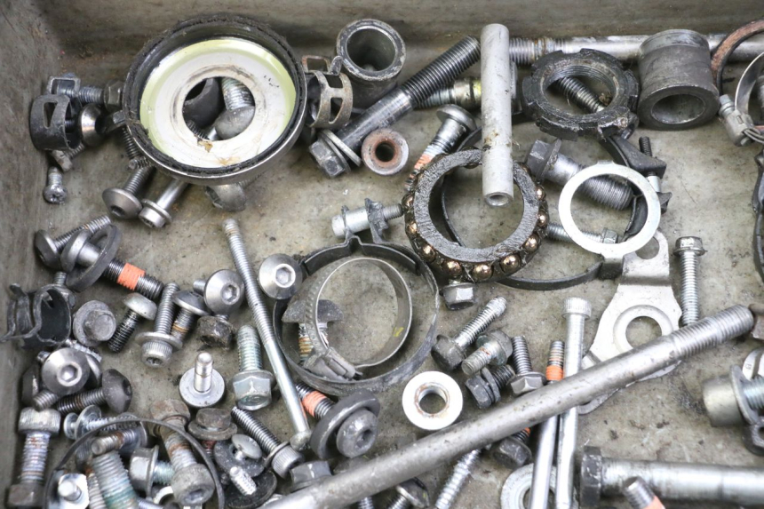 photo de TORNILLOS YAMAHA XJ6 ABS 600 (2008 - 2016)