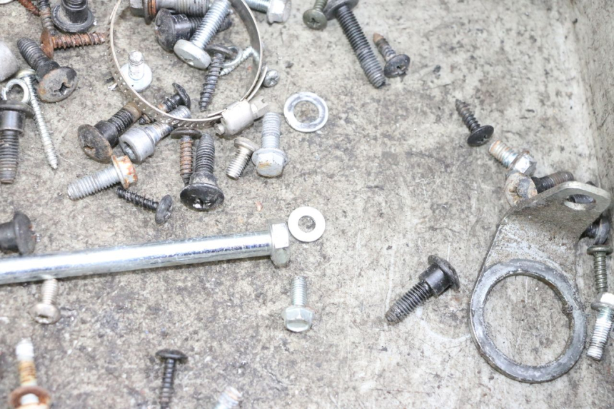 photo de BOLSA DE TORNILLERÍA TORNILLO PIAGGIO ZIP 4T 50 (2018 - 2020) - Otra perspectiva