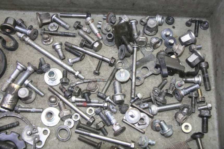 photo de BOLSA DE TORNILLERÍA KAWASAKI ZR 7 750 (1999 - 2001) - Zoom estado de uso