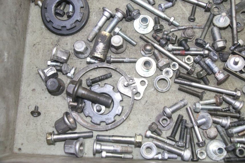 photo de BOLSA DE TORNILLERÍA KAWASAKI ZR 7 750 (1999 - 2001) - Otra perspectiva