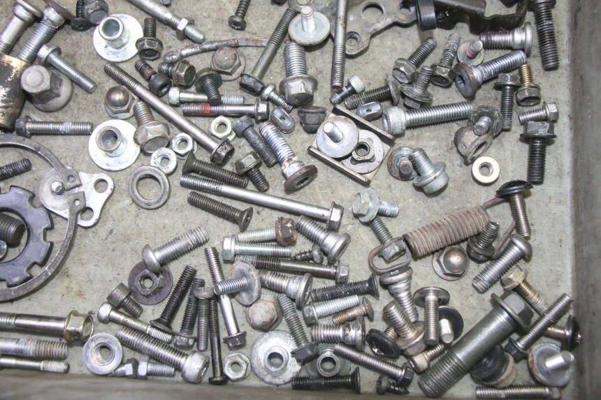 photo de BOLSA DE TORNILLERÍA KAWASAKI ZR 7 750 (1999 - 2001) - Primer plano técnico