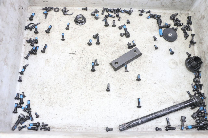 photo de TORNILLOS SEGWAY NINEBOT ZT3 PRO 1