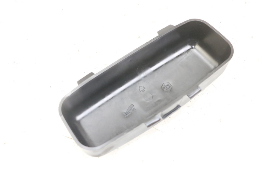 photo de CORREA ESTUCHE DE HERRAMIENTAS PIAGGIO XEVO - X EVO 125 (2007 - 2016) - Detalle de la pieza