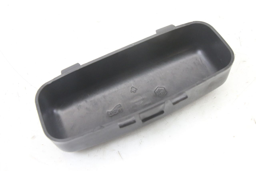 photo de CORREA ESTUCHE DE HERRAMIENTAS PIAGGIO XEVO - X EVO 125 (2007 - 2017) - Otra perspectiva