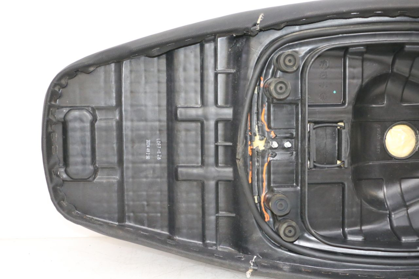 photo de ASIENTO KYMCO AGILITY 4T 50 (2018 - 2022) - Enfoque en la estructura