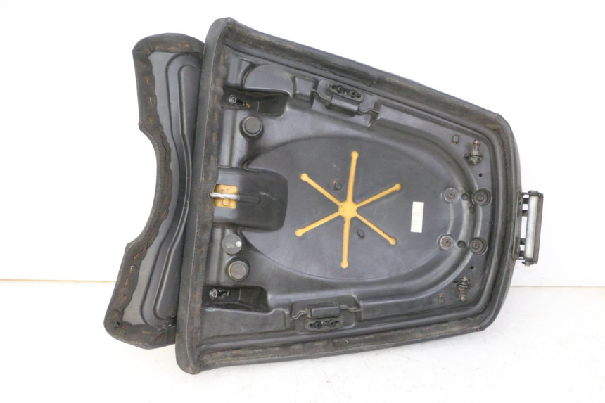 photo de ASIENTO TRASERO QUADRO 4 4D 350 (2015 - 2018)