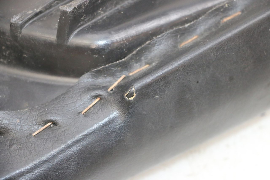 photo de ASIENTO TRASERO YAMAHA YP MAJESTY 125 (2002 - 2006) - Zoom estado de uso