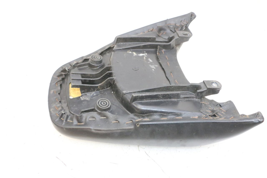 photo de ASIENTO TRASERO YAMAHA YP MAJESTY 125 (2002 - 2006) - Primer plano técnico