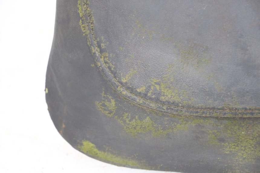 photo de ASIENTO DELANTERO HYOSUNG GV AQUILA 125 (2000 - 2004) - Detalles de los puntos de fijación