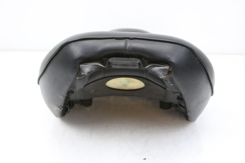 photo de ASIENTO DELANTERO SYM HUSKY 125 (1999 - 2005) - Detalles de los puntos de fijación