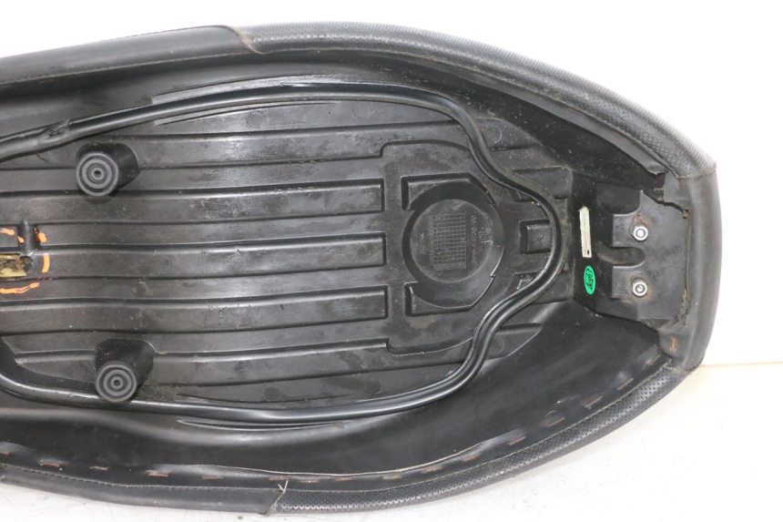 photo de ASIENTO MBK BOOSTER SPIRIT NAKED 50 (2004 - 2017) - Características distintivas