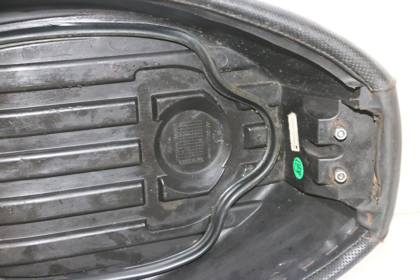 photo de ASIENTO MBK BOOSTER SPIRIT NAKED 50 (2004 - 2017) - Zoom sobre los componentes