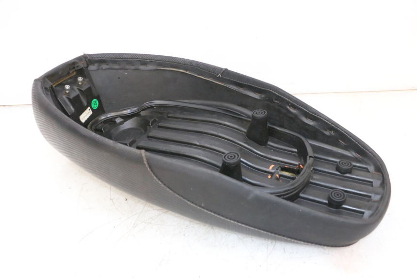 photo de ASIENTO MBK BOOSTER SPIRIT NAKED 50 (2004 - 2017) - Detalles de los puntos de fijación