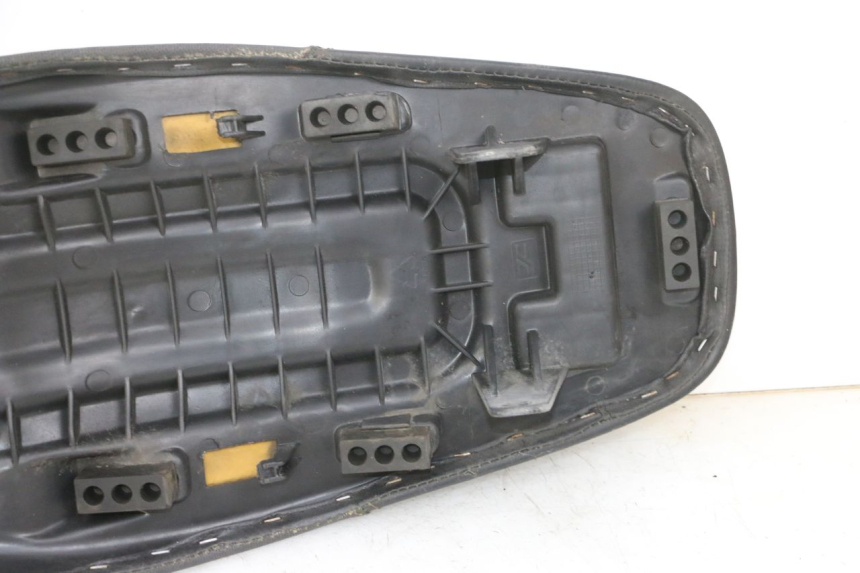 photo de ASIENTO KSR CODE 125 (2018 - 2020) - Estado de la superficie y material