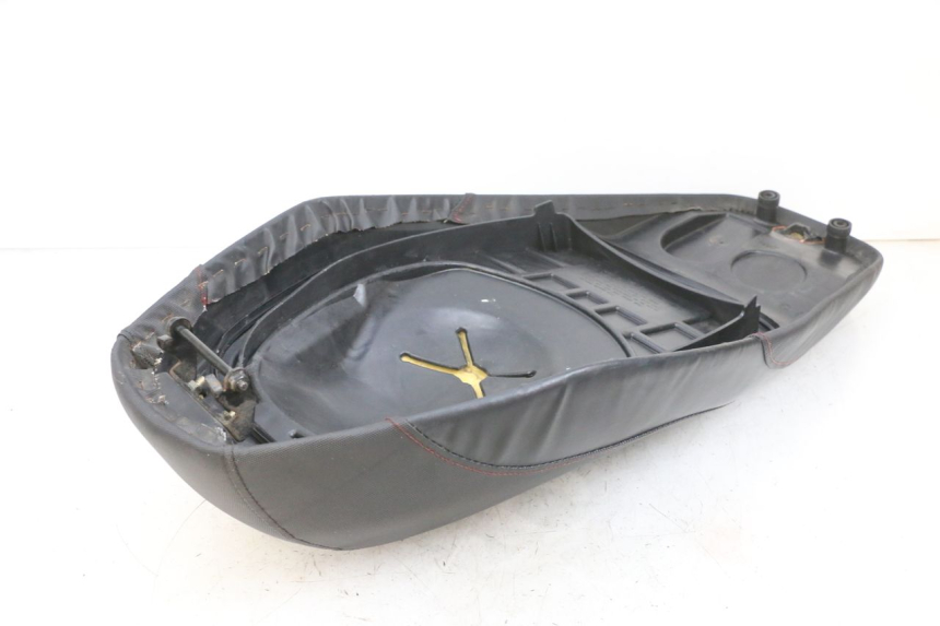 photo de ASIENTO SYM CROX 4T 50 (2016 - 2023) - Estado de la superficie y material