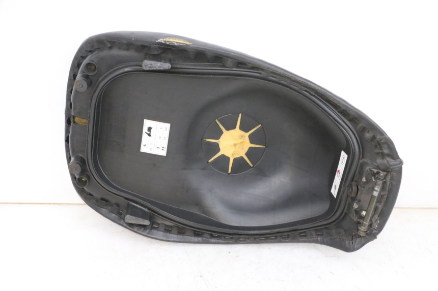 photo de ASIENTO PEUGEOT DJANGO 4T 50 (2014 - 2019) - Estado de la superficie y material