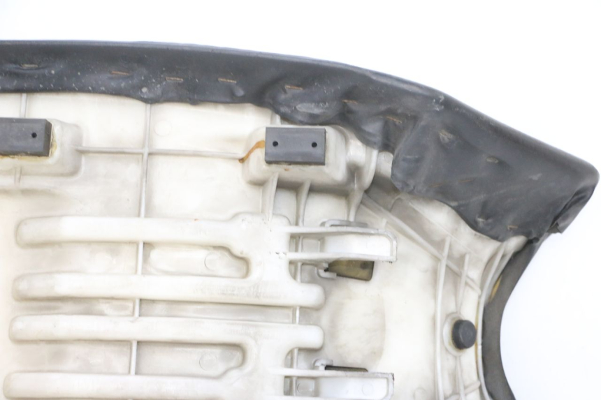 photo de ASIENTO SUZUKI DL V STROM 1000 (2002 - 2007) - Enfoque en la estructura