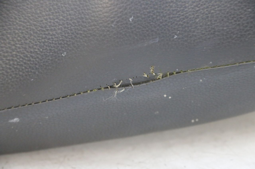 photo de ASIENTO PEUGEOT ELYSEO 125 (1999 - 2004) - Enfoque en la estructura