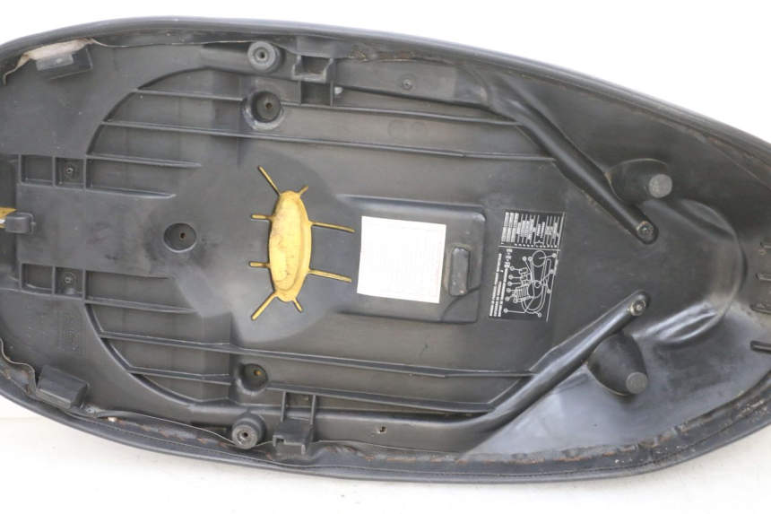 photo de ASIENTO PEUGEOT ELYSEO 125 (1999 - 2004) - Detalles de los puntos de fijación