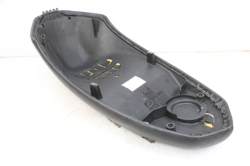 photo de ASIENTO PEUGEOT KISBEE 4T 50 (2010 - 2017) - Detalle de la pieza