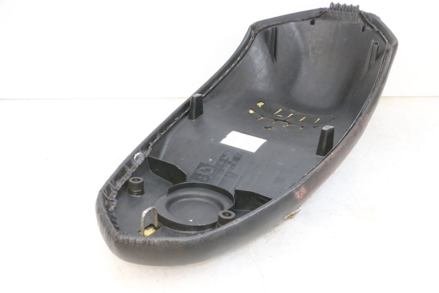 photo de ASIENTO PEUGEOT KISBEE 4T 50 (2010 - 2017) - Detalles de los puntos de fijación