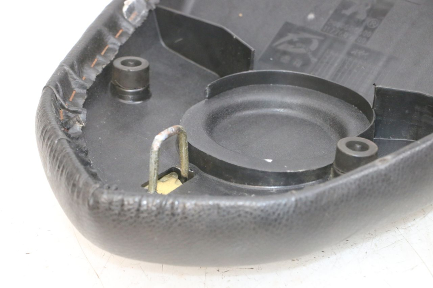 photo de ASIENTO PEUGEOT KISBEE 4T 50 (2010 - 2017) - Estado de la superficie y material