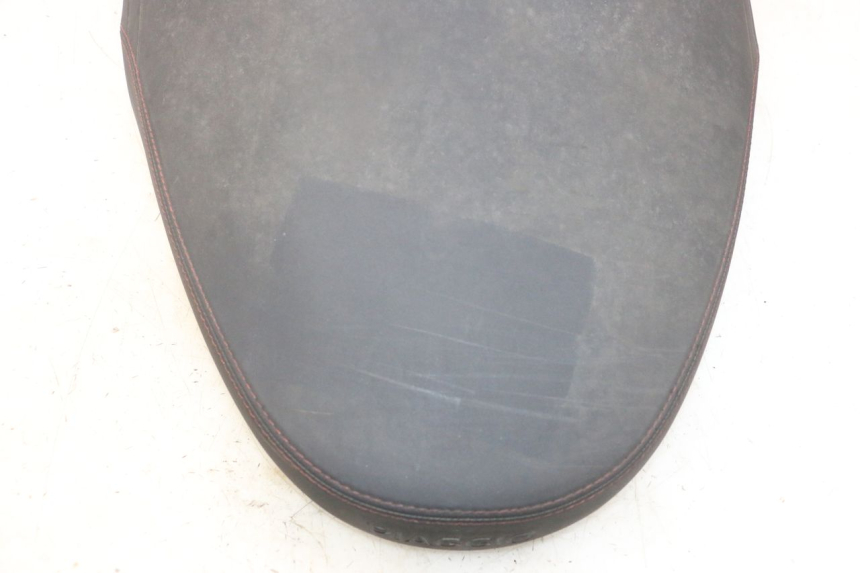 photo de ASIENTO PIAGGIO MP3 HPE 300 (2019 - 2026) - Primer plano de alta resolución