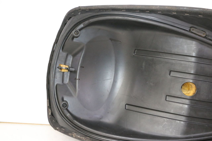 photo de ASIENTO PIAGGIO MP3 LT 300 (2010 - 2016) - Primer plano técnico