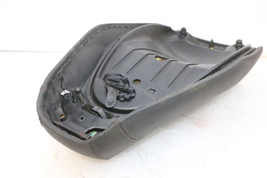 photo de ASIENTO PIAGGIO MP3 RL 250 (2007 - 2010) - Características distintivas