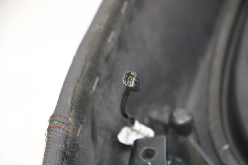 photo de ASIENTO PIAGGIO MP3 RL 250 (2007 - 2010) - Zoom sobre los componentes