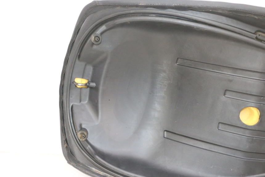 photo de ASIENTO PIAGGIO MP3 RL 250 (2006 - 2010) - Estado de la superficie y material