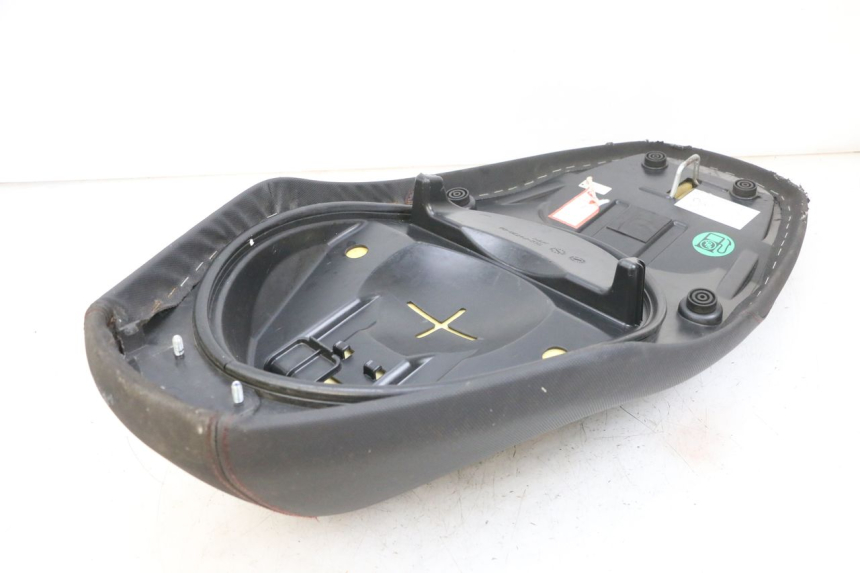 photo de ASIENTO YAMAHA NEOS NEO'S 4T 50 (2008 - 2016) - Detalles de los puntos de fijación