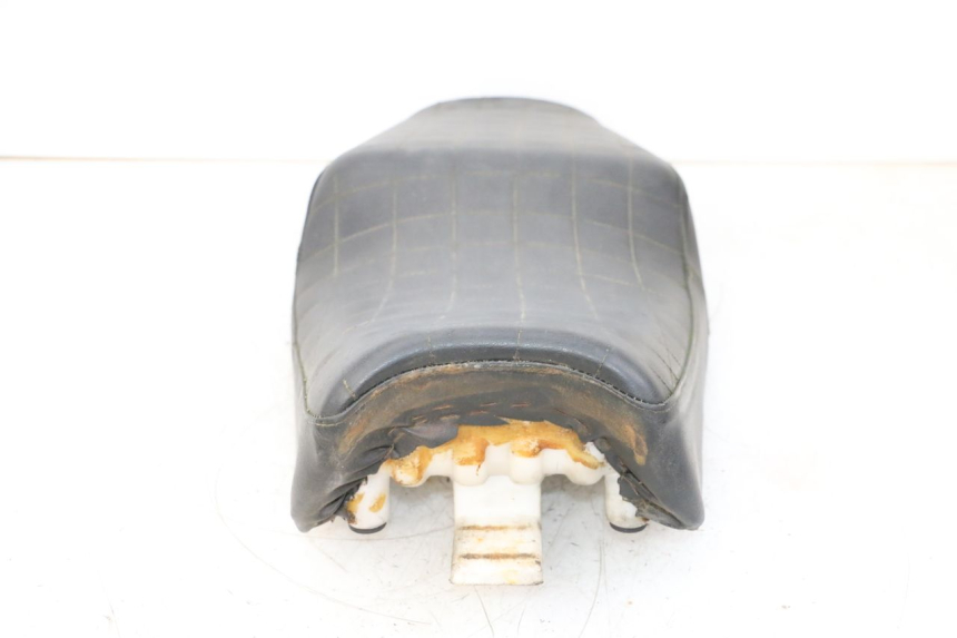 photo de ASIENTO HONDA NSR R 125 (1994 - 2003) - Zoom sobre los componentes