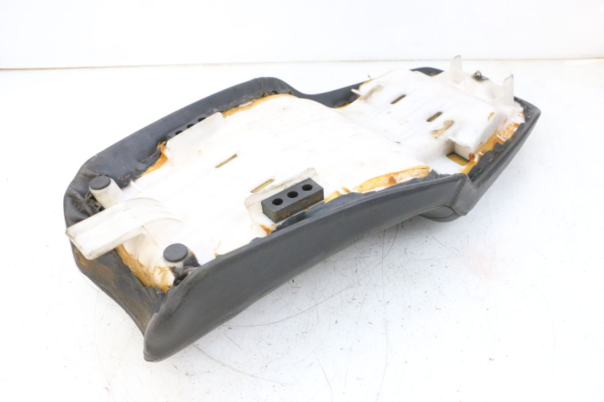 photo de ASIENTO HONDA NSR R 125 (1994 - 2003) - Detalles de los puntos de fijación