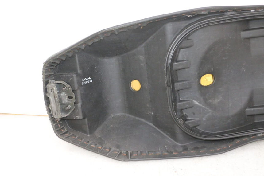 photo de ASIENTO DAELIM S1 125 (2007 - 2016) - Estado de la superficie y material