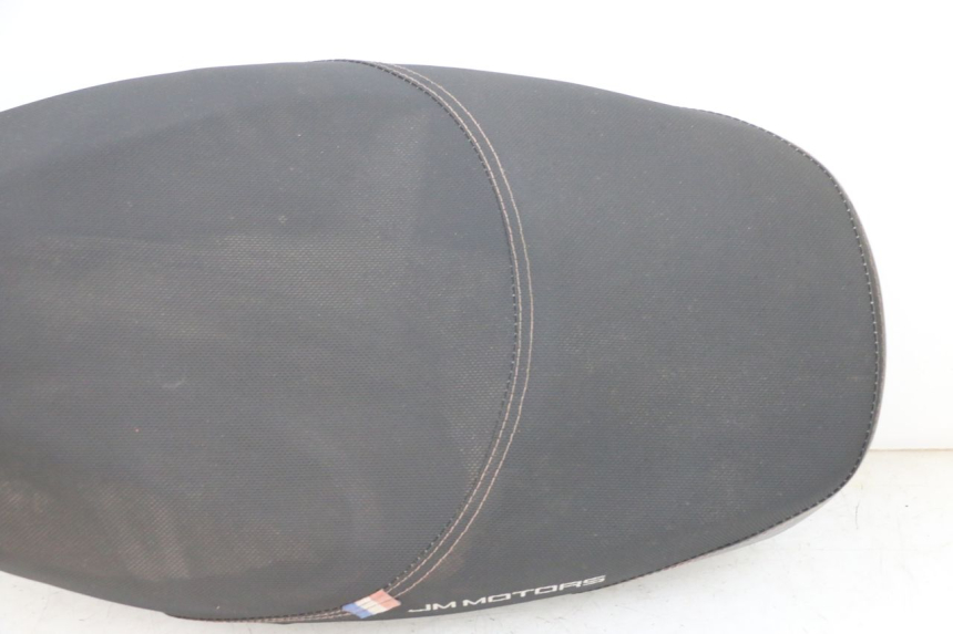 photo de ASIENTO JM MOTORS SANTANA EVO 50 (2024 - 2026) - Características distintivas