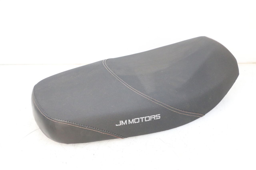 photo de ASIENTO JM MOTORS SANTANA EVO 50 (2024 - 2026) - Estado de la superficie y material