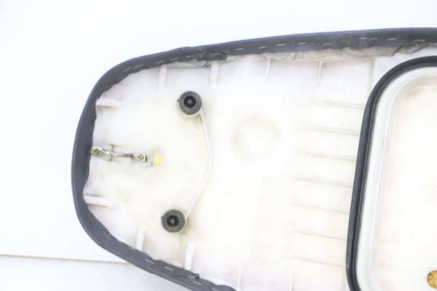 photo de ASIENTO HONDA SCV LEAD 100 (2003 - 2007) - Características distintivas