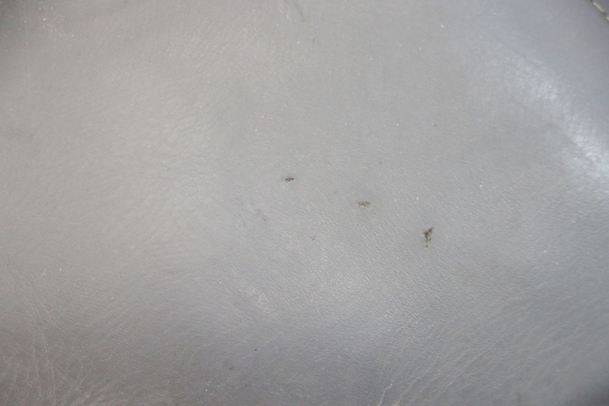 photo de ASIENTO HONDA SCV LEAD 100 (2003 - 2007) - Primer plano de alta resolución