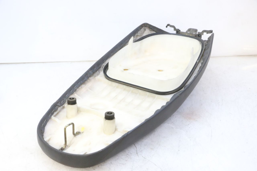 photo de ASIENTO HONDA SCV LEAD 100 (2003 - 2007) - Detalles de los puntos de fijación